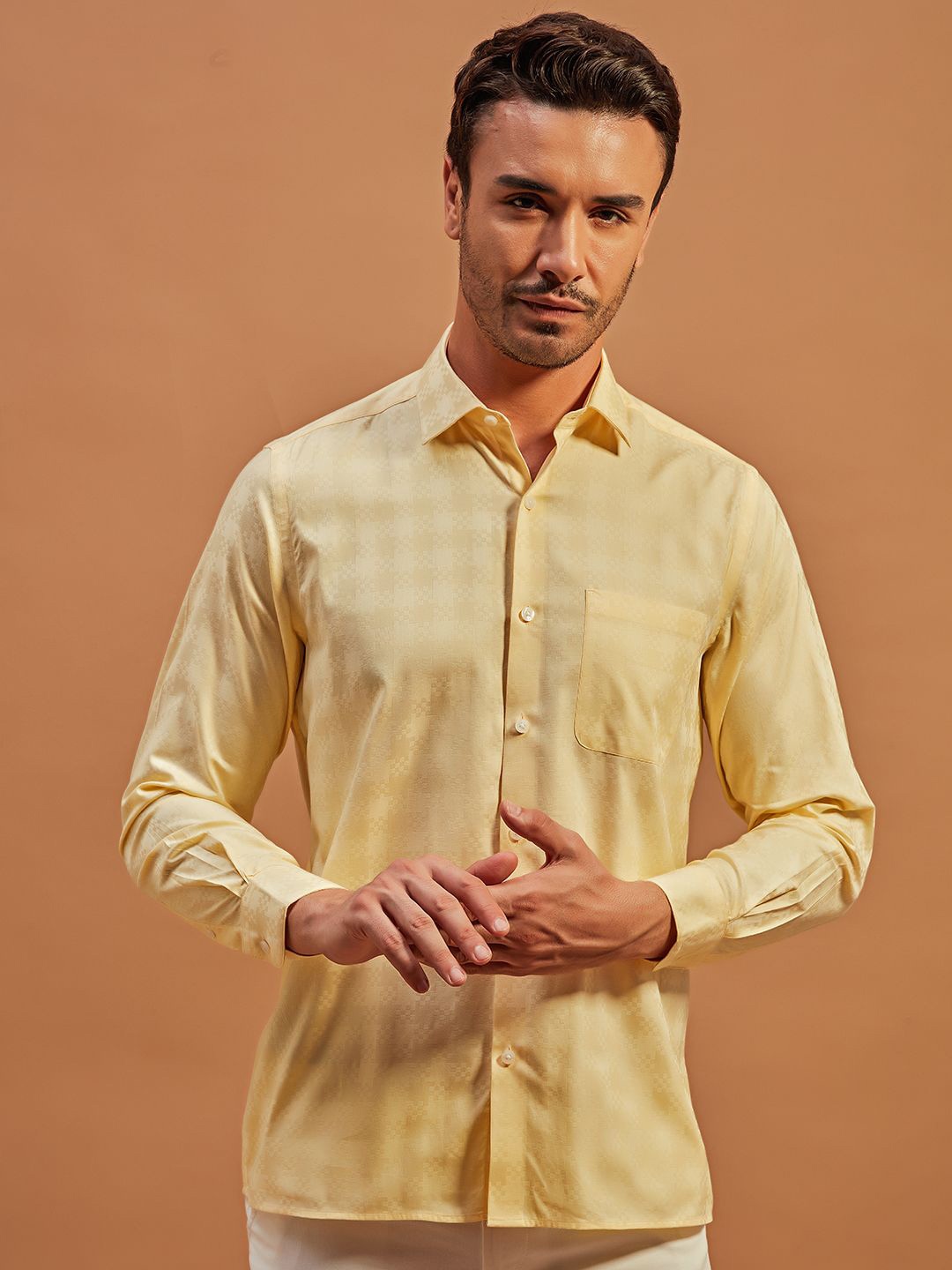 

THINC Men Spread Collar Textured Cotton Casual Shirt, Yellow