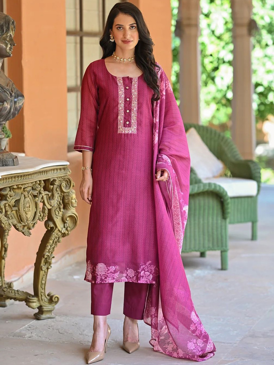 

STYLERIUM Chevron Printed Round Neck Sequinned Cotton Silk Kurta With Trousers & Dupatta, Pink