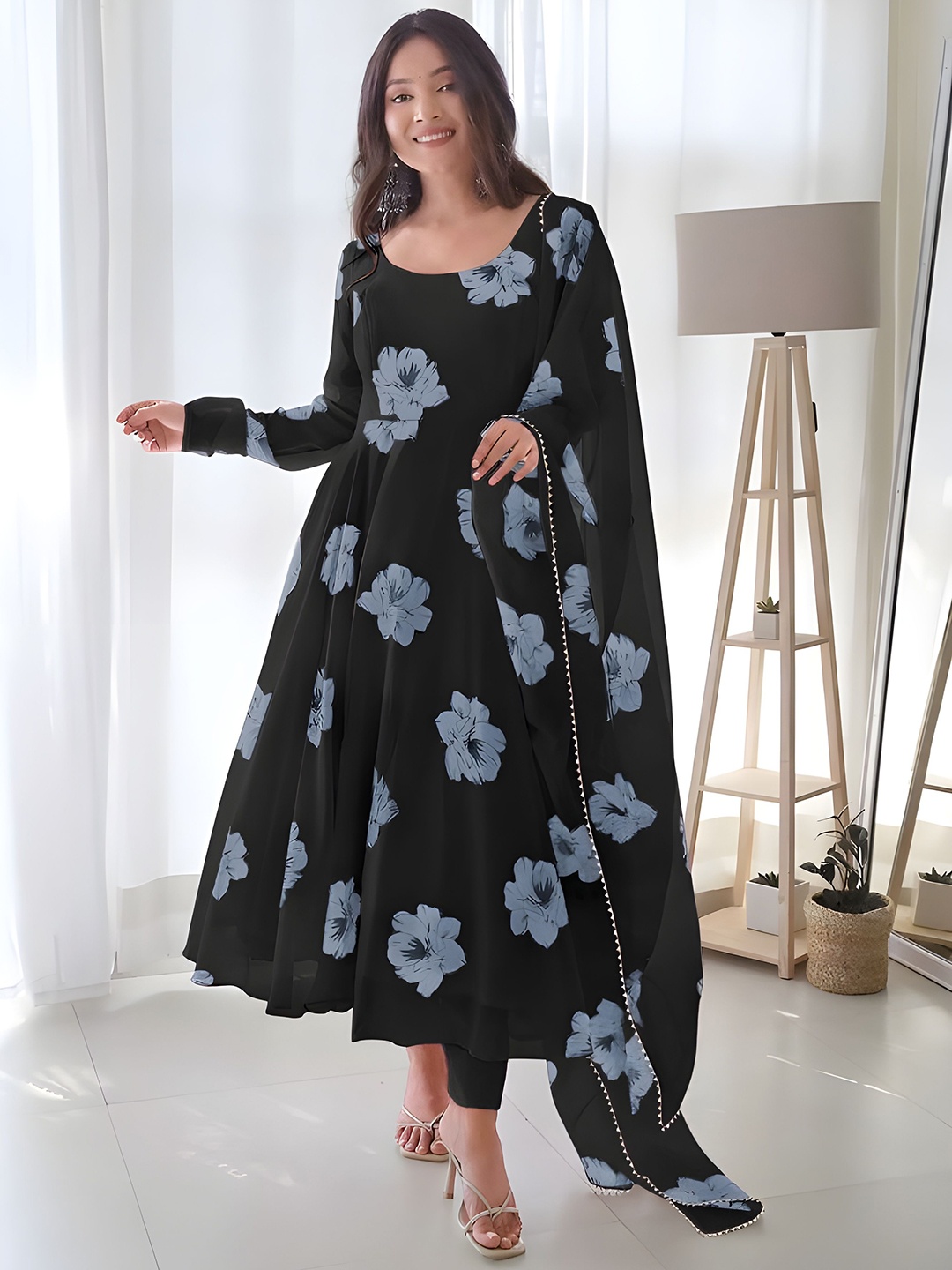 

KHODALCREATIN Floral Printed Kurta with Trouser & Dupatta, Black