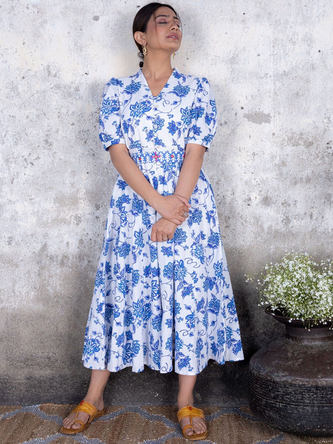 

Maitri Jaipur Floral Printed Puff Sleeve Pure Cotton Fit & Flare Midi Dress With Belt, Blue
