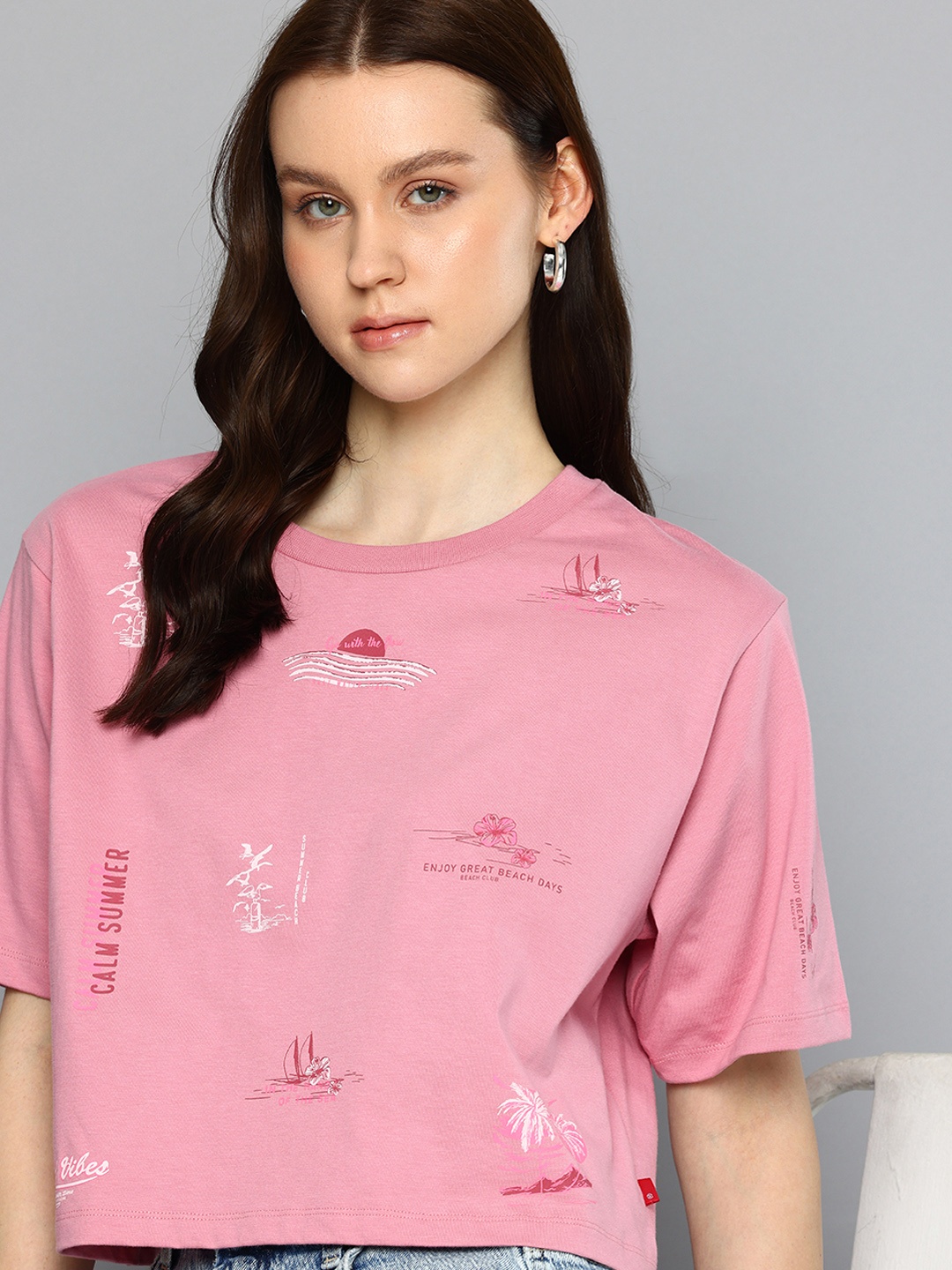 

Levis Printed Drop-Shoulder Sleeves Relaxed Fit Pure Cotton T-shirt, Pink