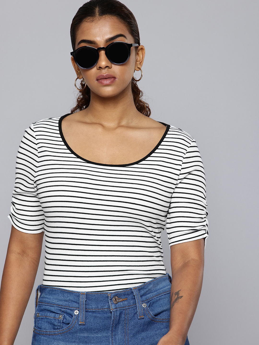 

Levis Striped Scoop Neck Regular Top, Black