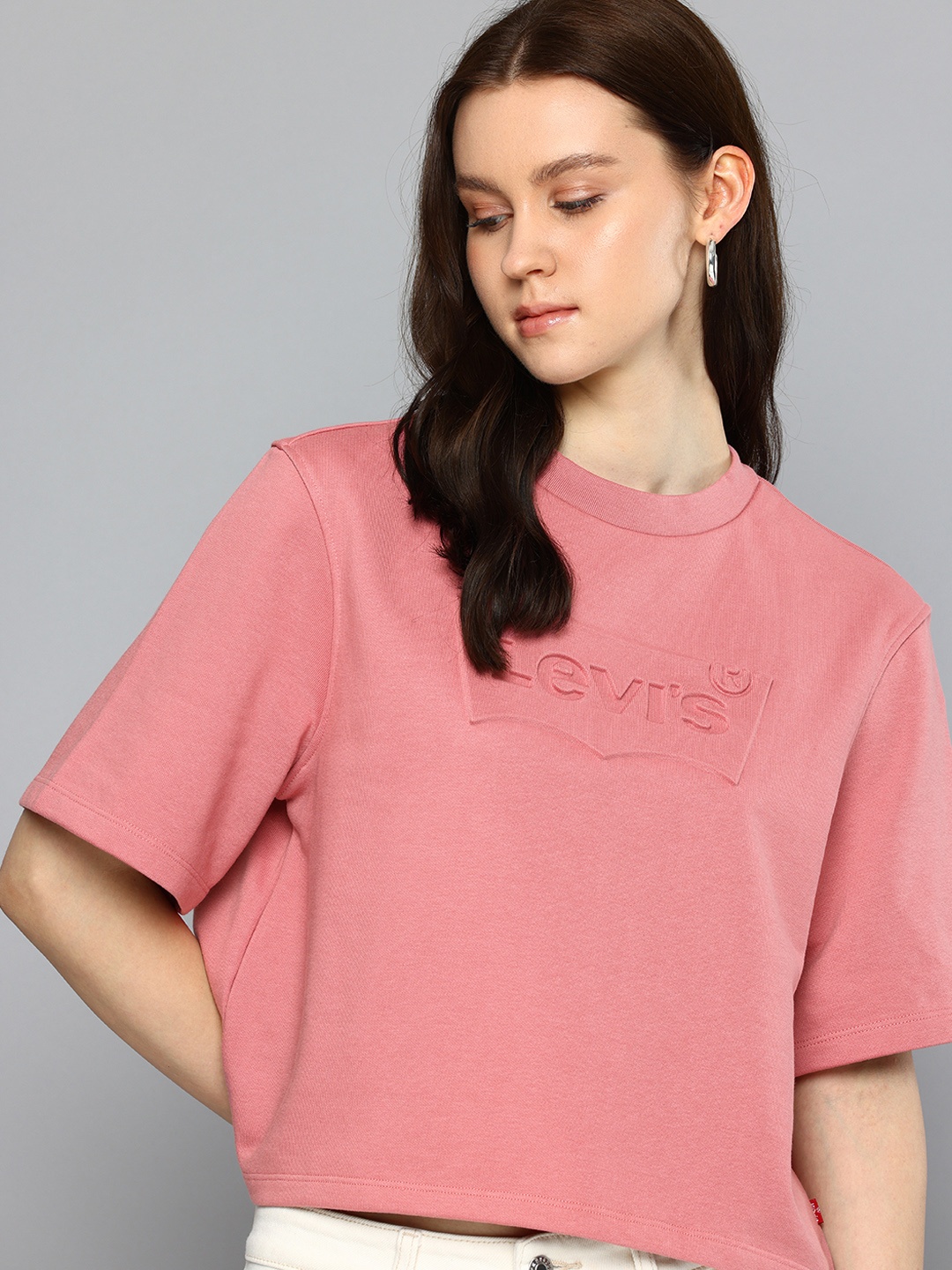 

Levis Brand Logo Embossed Drop-Shoulder Sleeves Relaxed Fit T-shirt, Pink