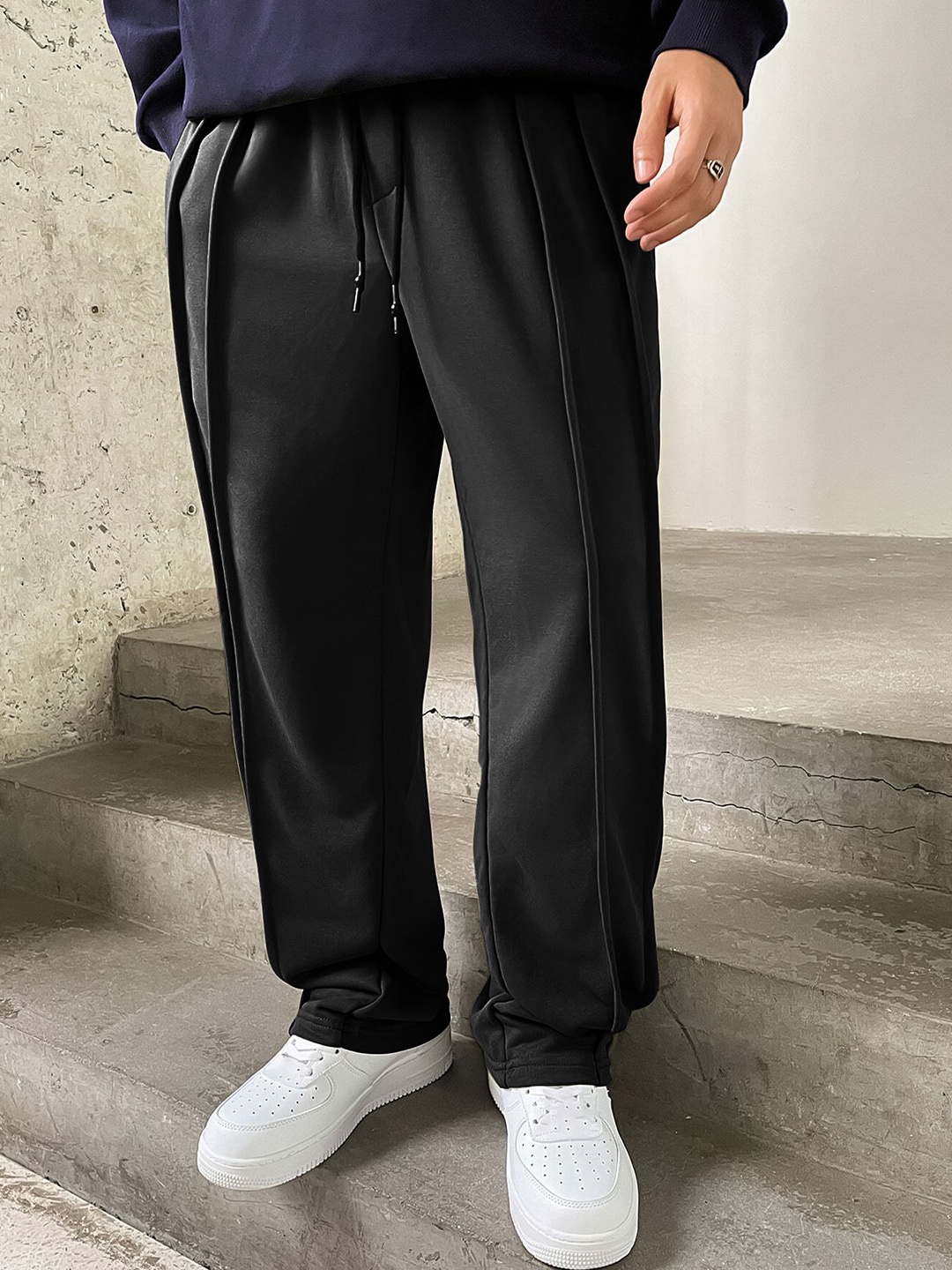 

Maniac Mens Cotton Relaxed Fit Mid Rise Track Pant, Black