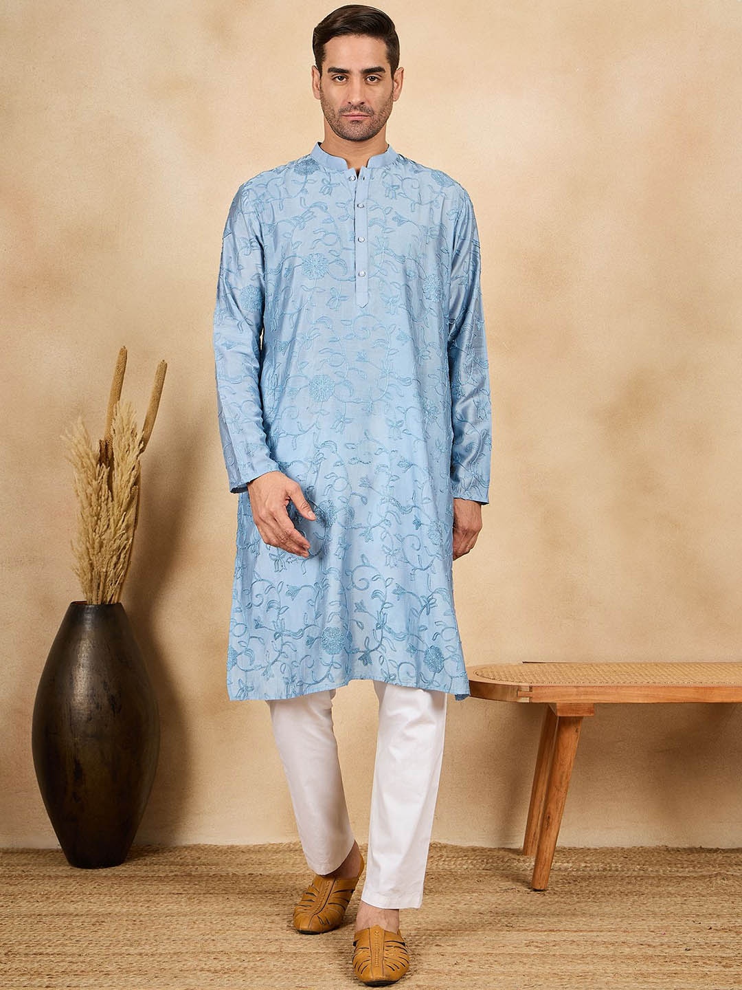 

HERE&NOW Floral Embroidered Thread Work Mandarin Collar Straight Kurta, Blue