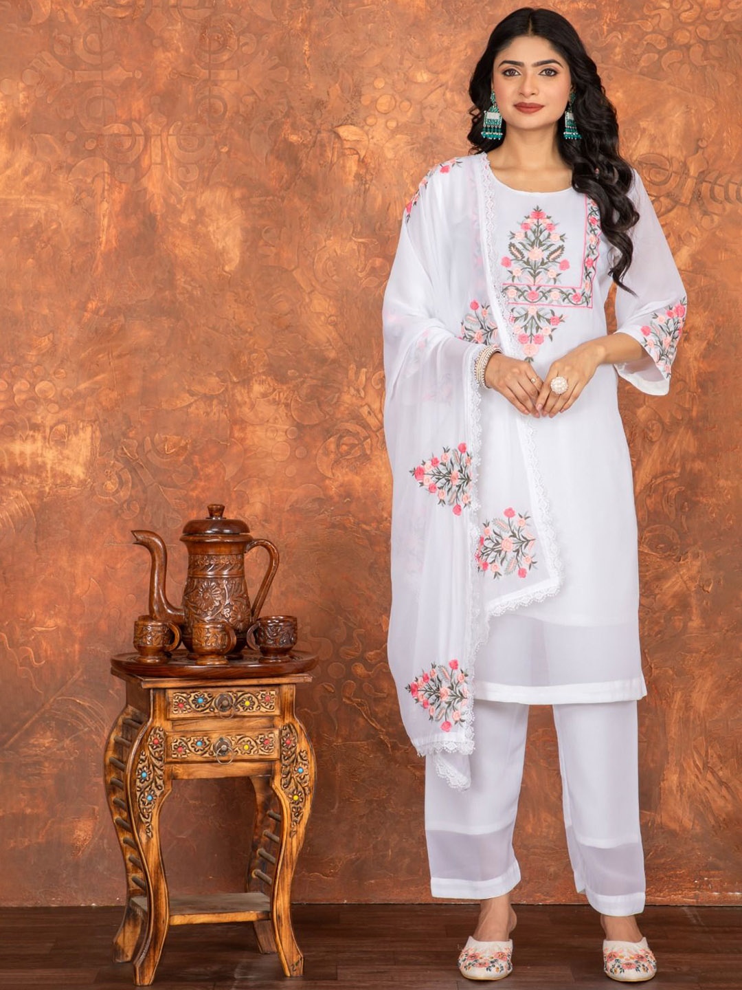 

STYLERIUM Floral Embroidered Straight Kurta with Trousers & Dupatta, White