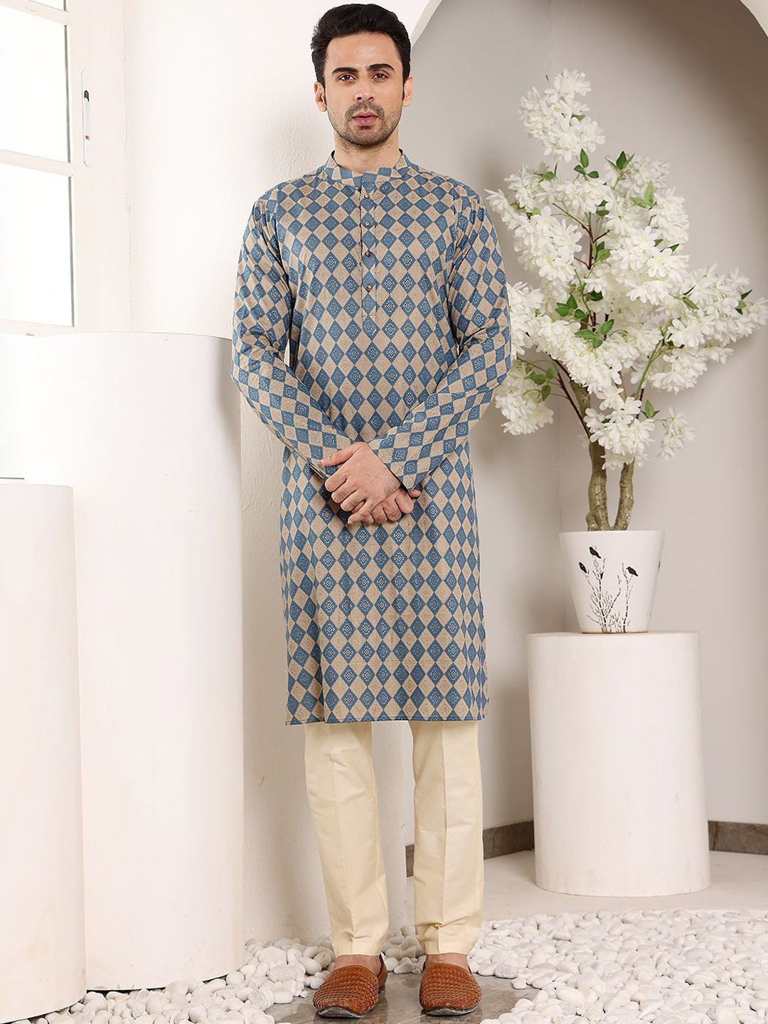 

MULTI SHADES Geometric Printed Mandarin Collar Straight Cotton Kurta, Blue