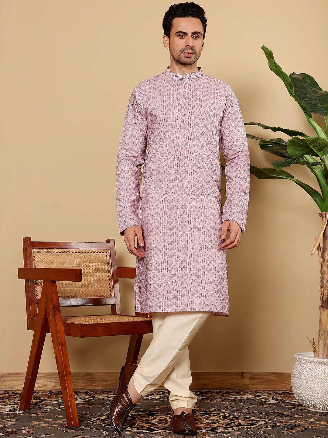 

MULTI SHADES Geometric Embroidered Thread Work Cotton Straight Kurta, Pink