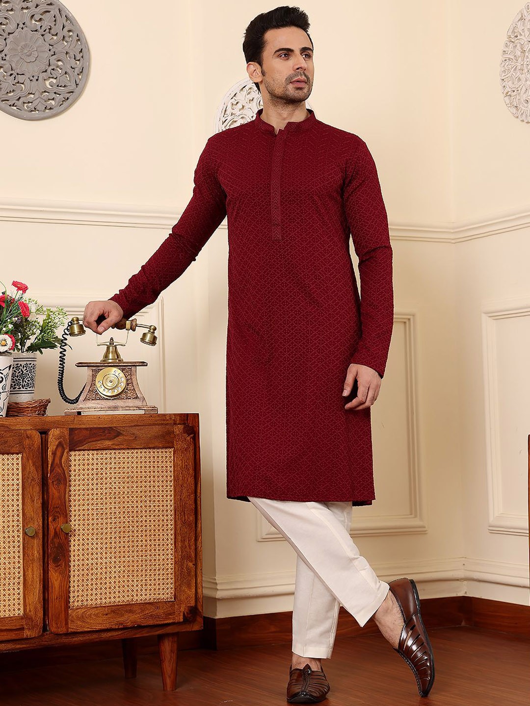 

MULTI SHADES Ethnic Motifs Embroidered Thread Work Straight Kurta, Red