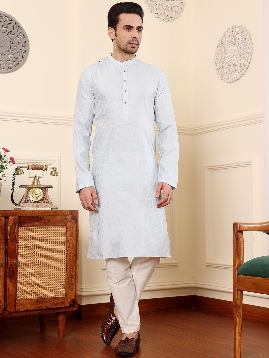 

MULTI SHADES Ethnic Motifs Embroidered Thread Work Straight Kurta, Blue