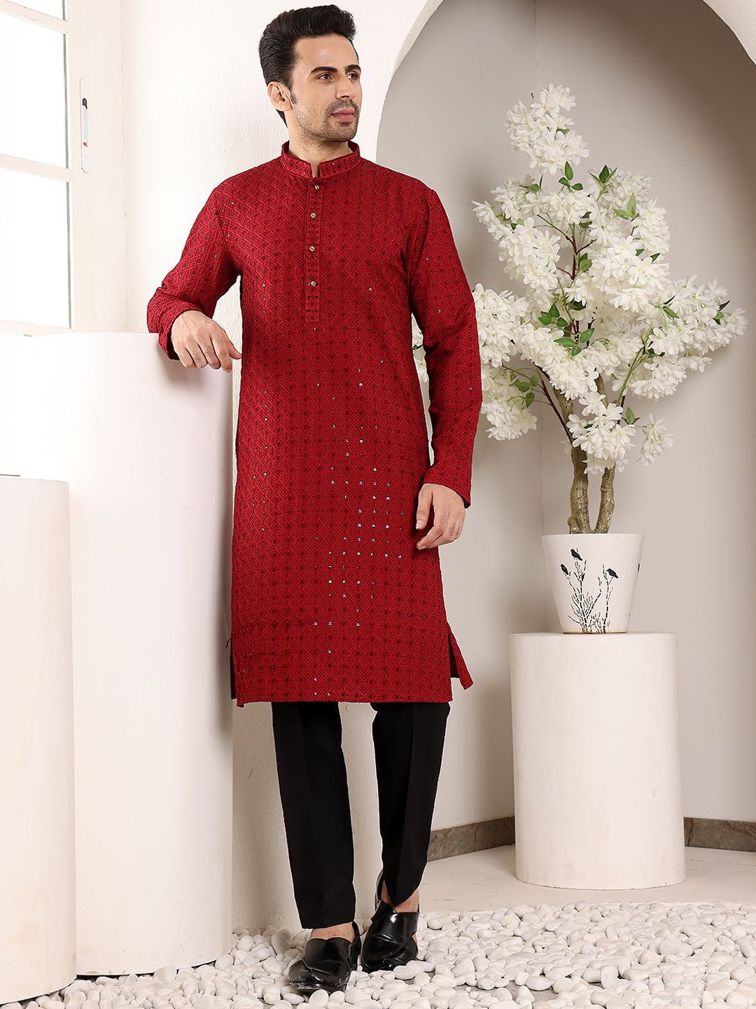 

MULTI SHADES Geometric Embroidered Mandarin Collar Sequinned Straight Kurta, Red
