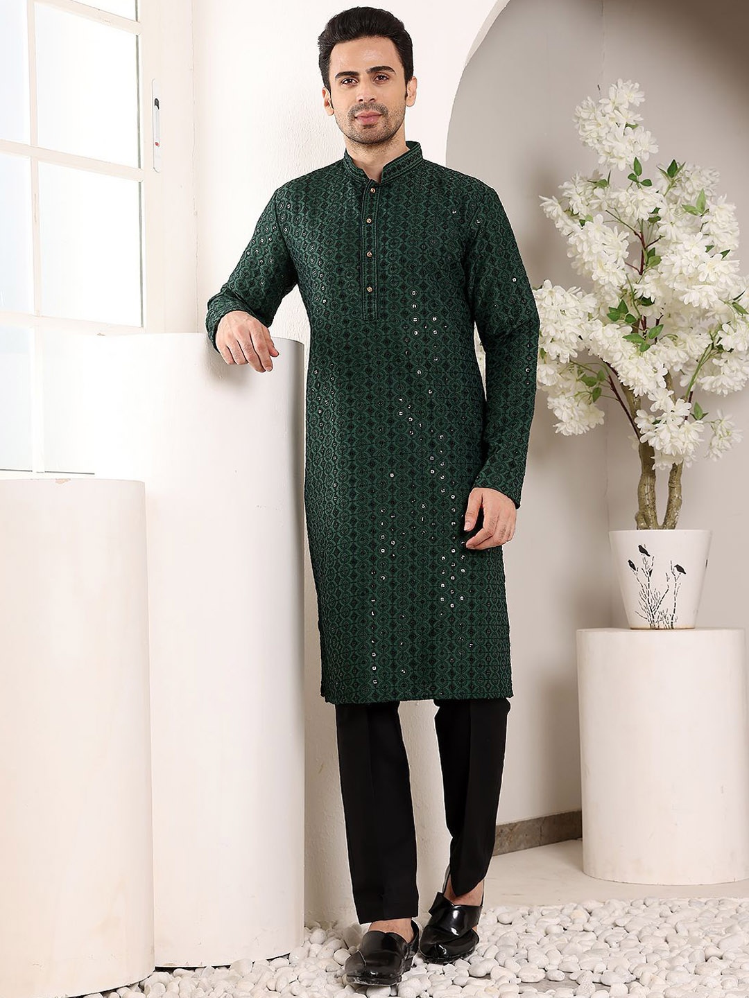 

MULTI SHADES Ethnic Motifs Embroidered Mirror Work Straight Kurta, Green