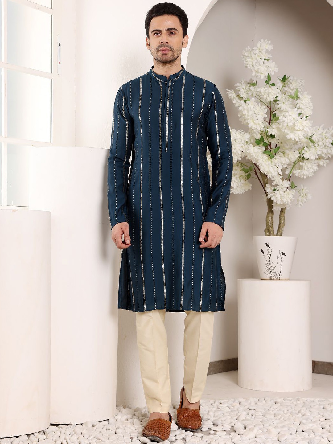 

MULTI SHADES Striped Mandarin Collar Long Sleeves Sequinned Straight Kurta, Blue