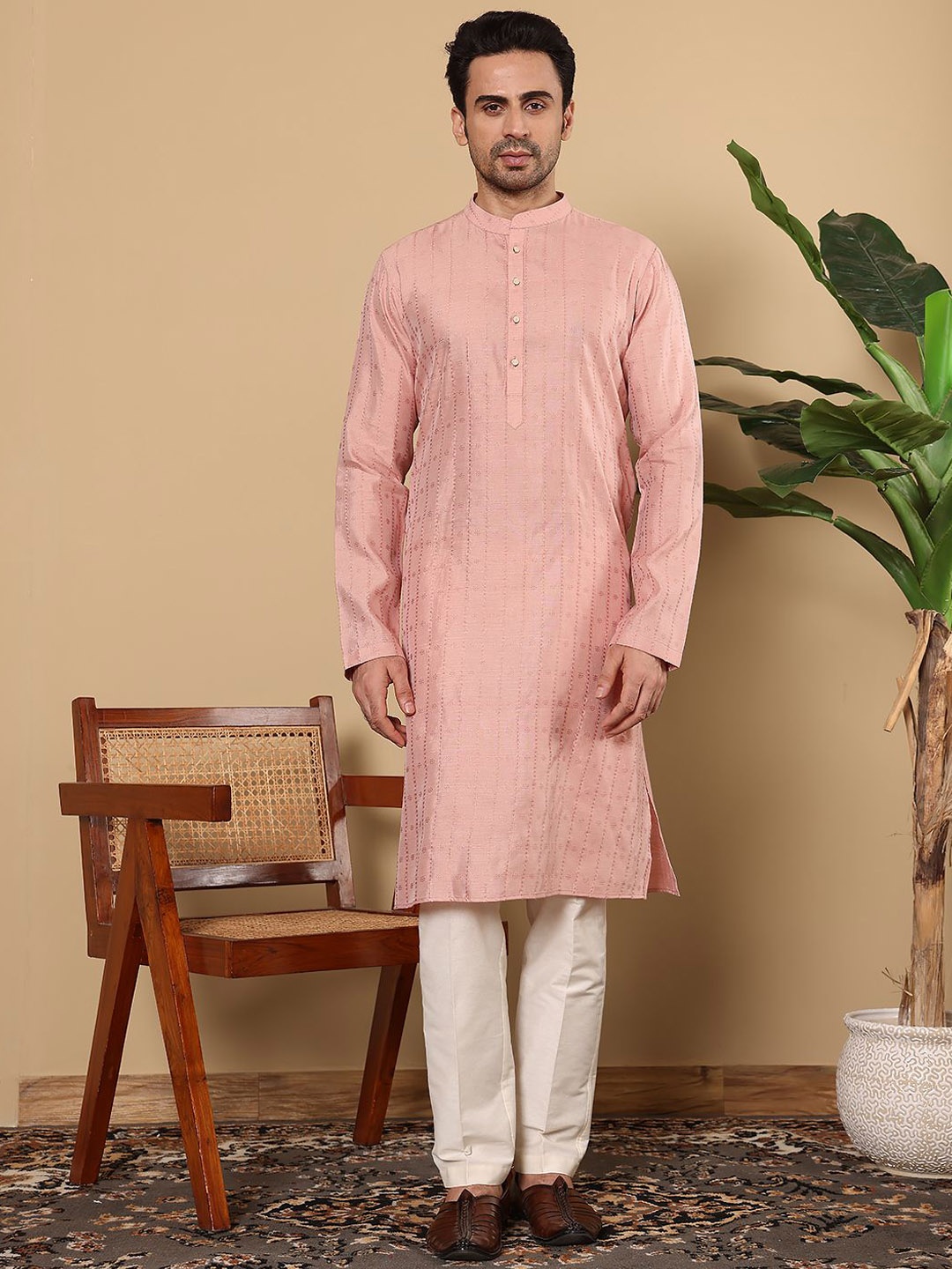 

MULTI SHADES Ethnic Motifs Embroidered Thread Work Straight Kurta, Pink