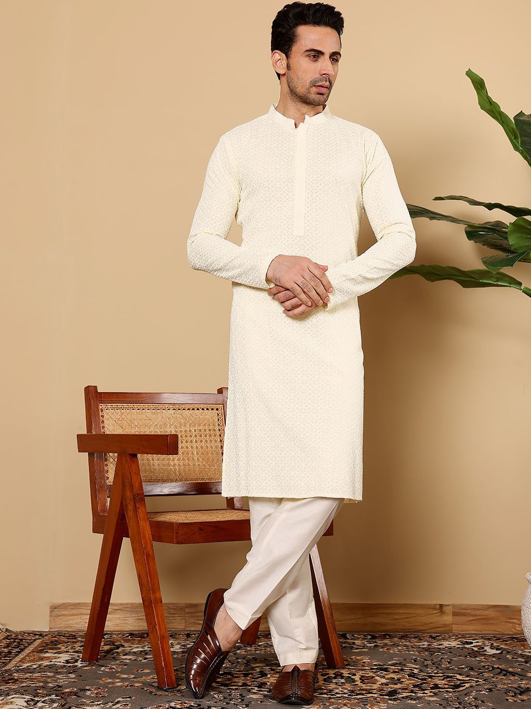 

MULTI SHADES Ethnic Motifs Embroidered Thread Work Straight Kurta, White