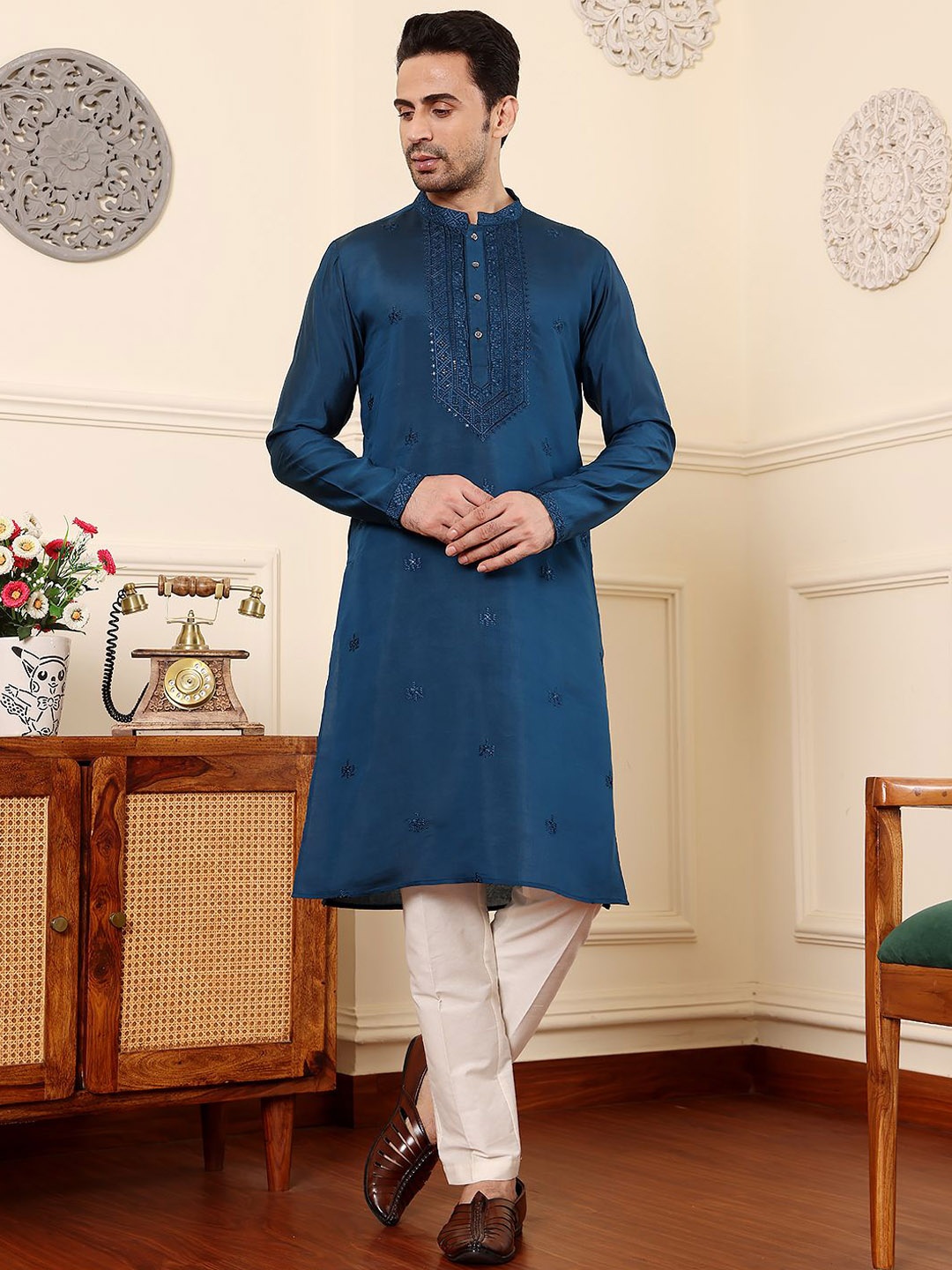 

MULTI SHADES Ethnic Motifs Embroidered Sequins Straight Kurta, Blue