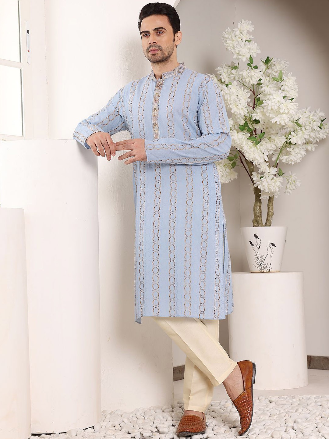 

MULTI SHADES Geometric Embroidered Thread Work Cotton Straight Kurta, Blue