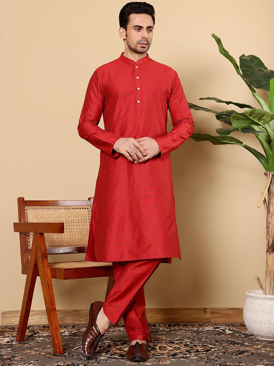 

MULTI SHADES Mandarin Collar Straight Kurta, Red