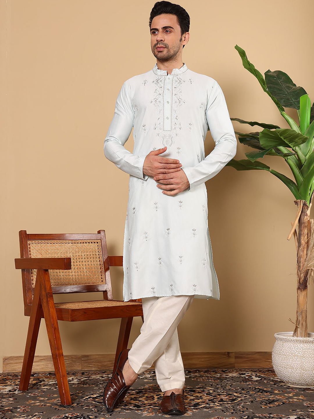 

MULTI SHADES Ethnic Motifs Embroidered Thread Work Straight Kurta, Blue