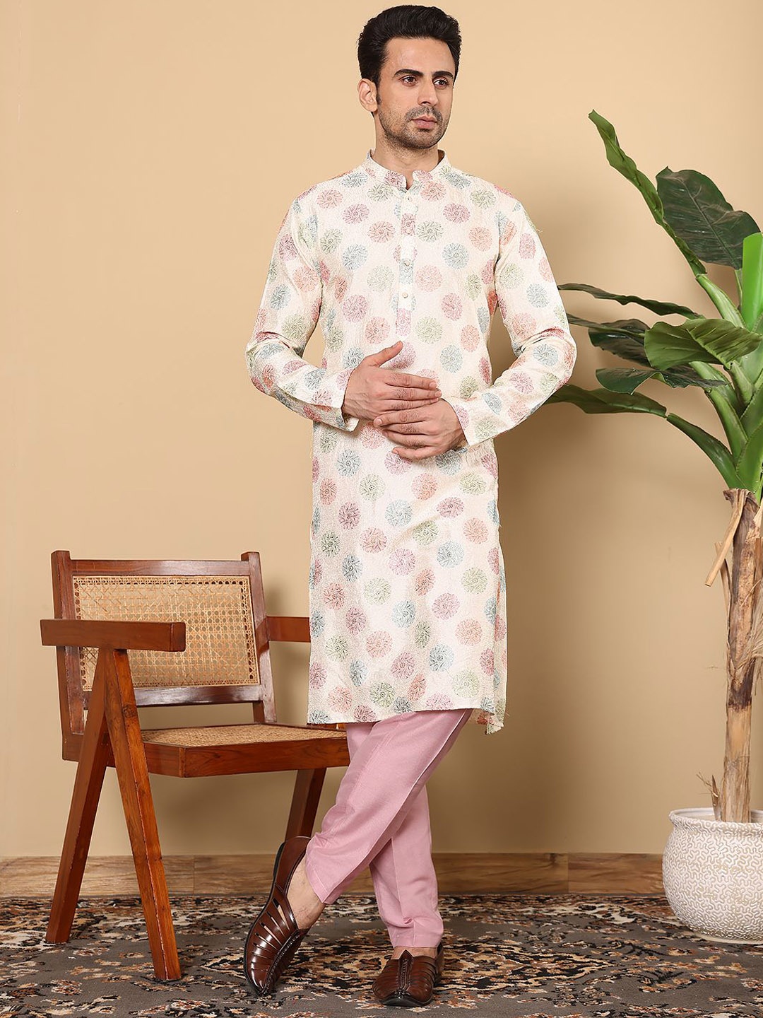 

MULTI SHADES Ethnic Motifs Embroidered Mandarin Collar Straight Kurta, Cream