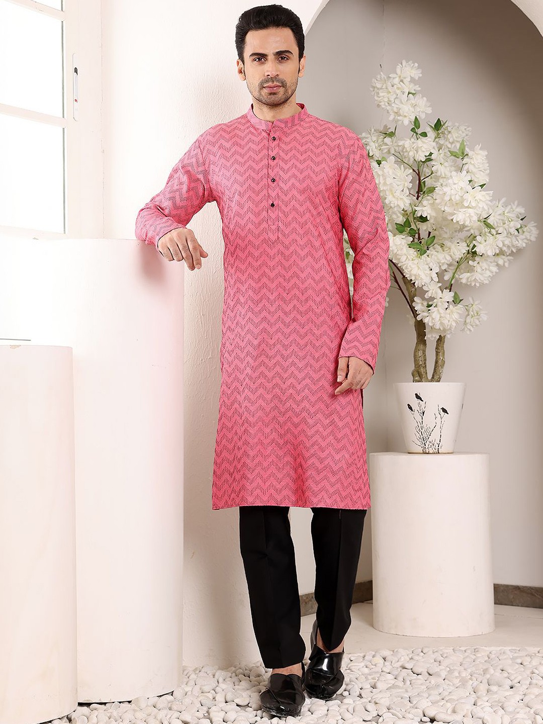 

MULTI SHADES Geometric Embroidered Thread Work Cotton Straight Kurta, Pink