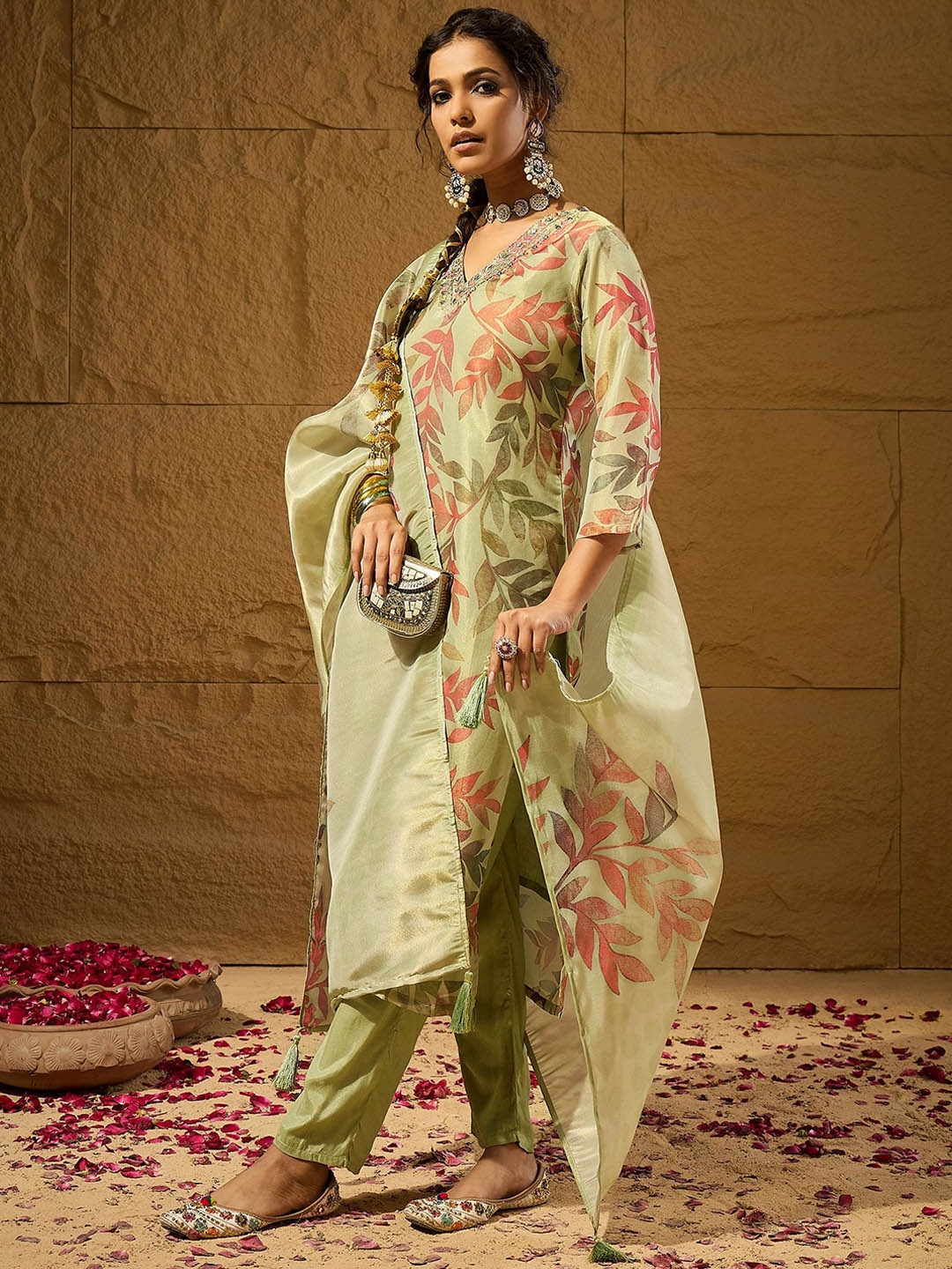 

Anouk Floral Printed Straight Kurta with Trousers & Dupatta, Green
