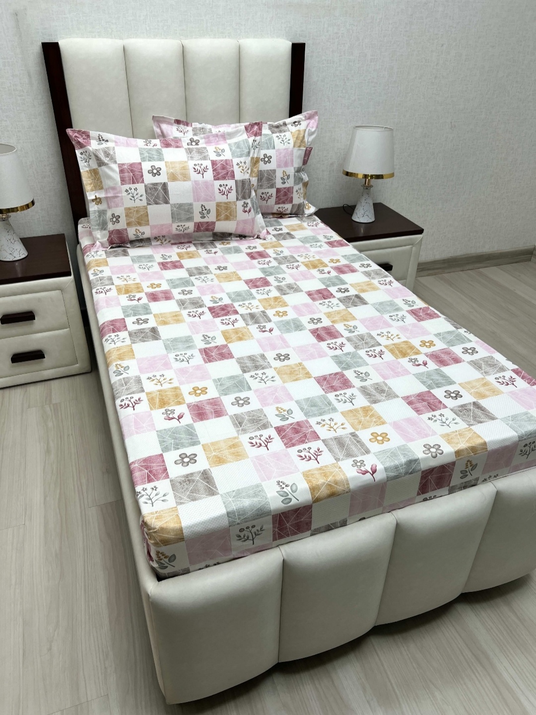 

Pure Decor Lounge White Floral Printed Pure Cotton 300TC Single Bedsheet Set 2.36 x 1.73 m