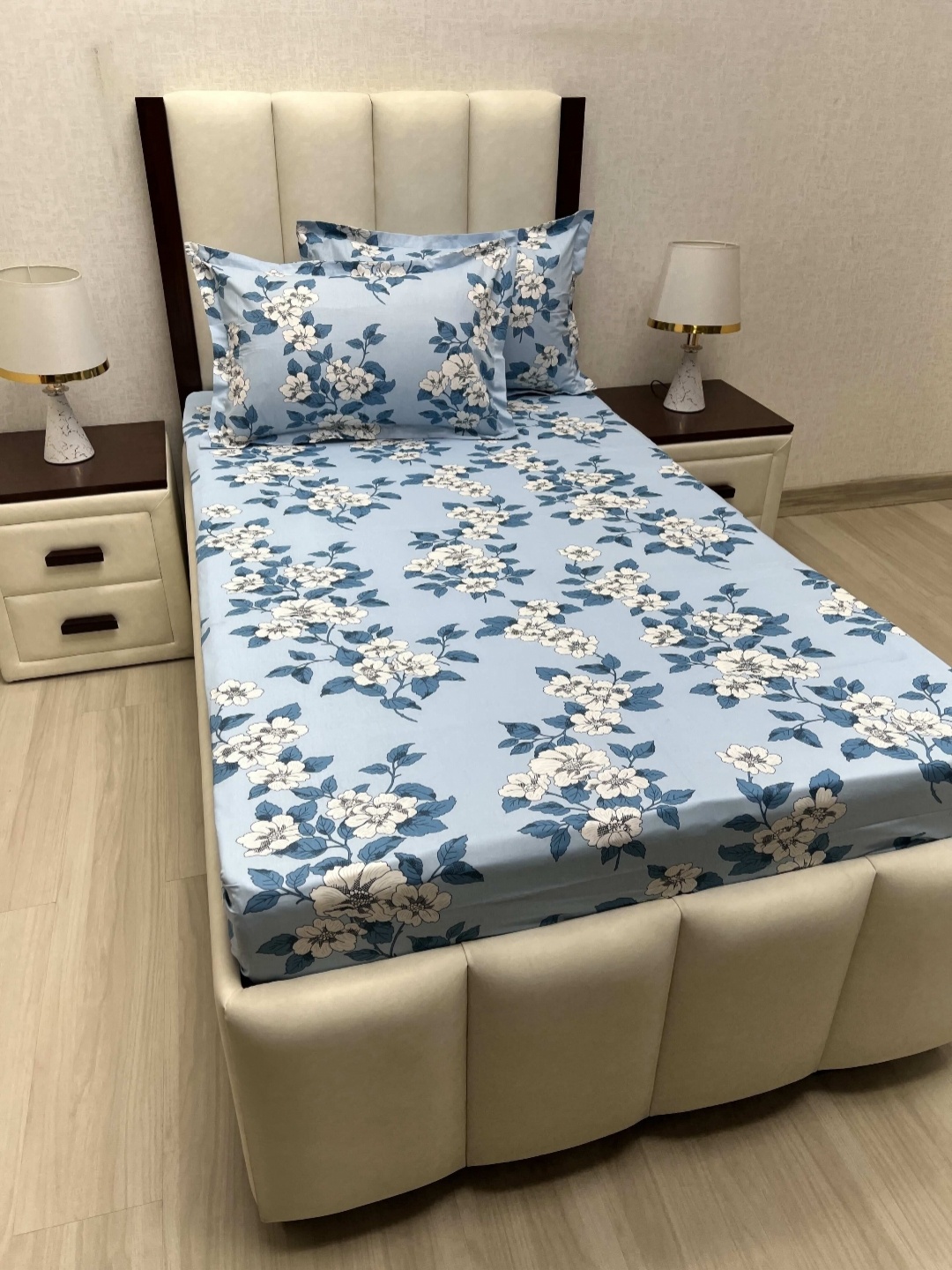 

Pure Decor Lounge Blue Printed 300 TC Pure Cotton Single Bedsheet Set 1.73 m x 2.36 m