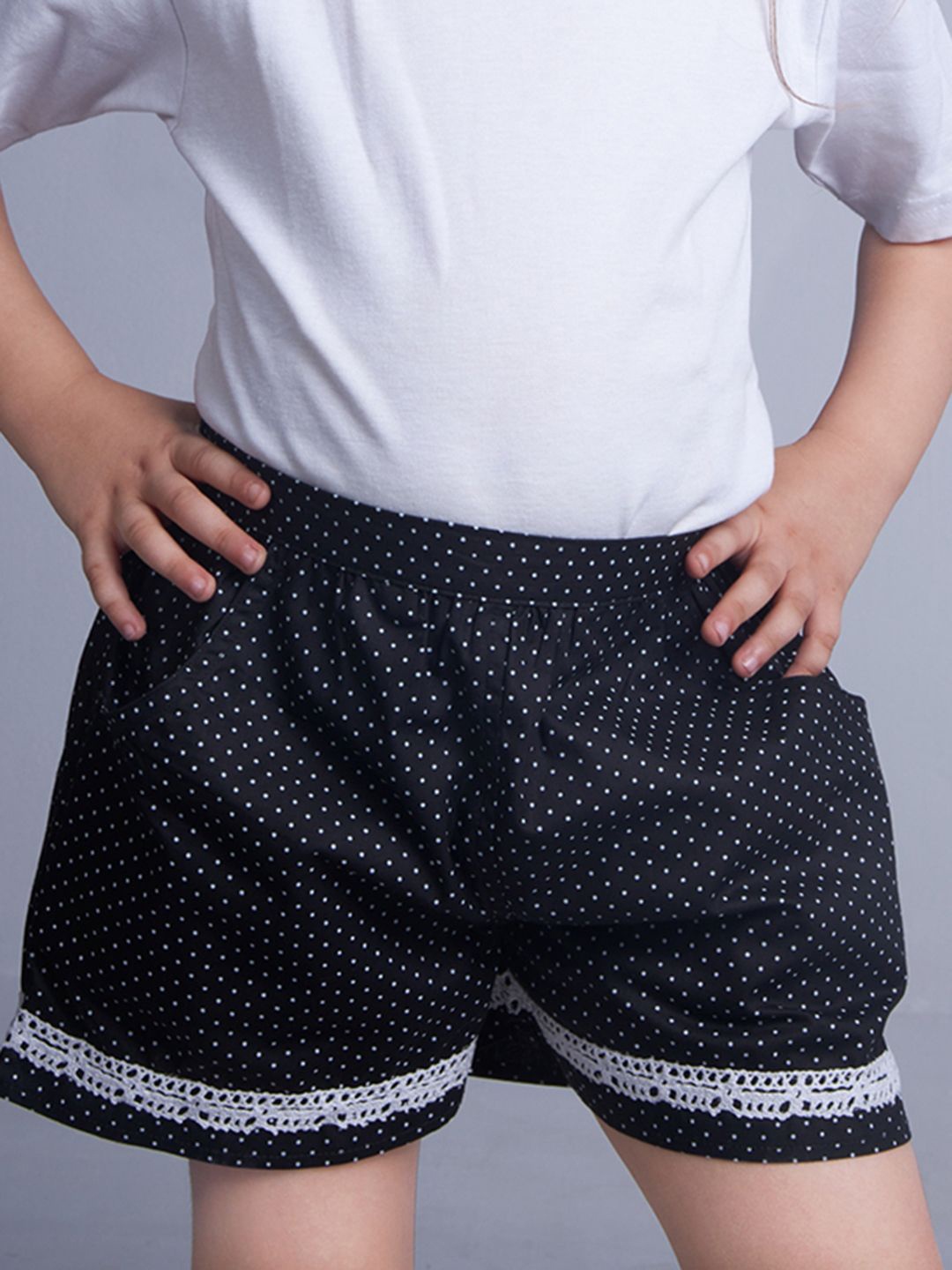 

Soleilclo Girls Printed High-Rise Shorts, Black