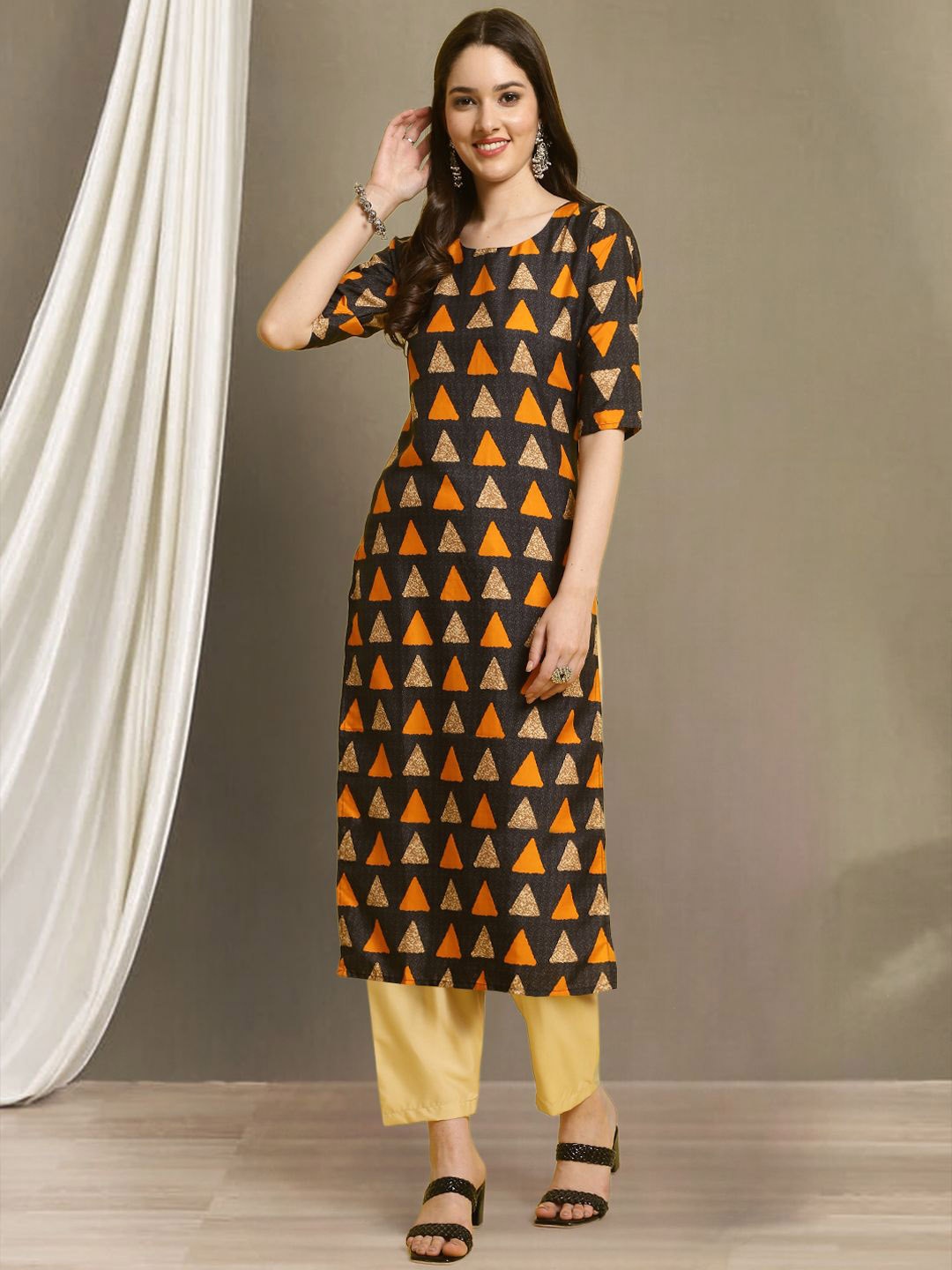 

7Threads Geometric Printed Round Neck Straight Kurta with Trousers, Black