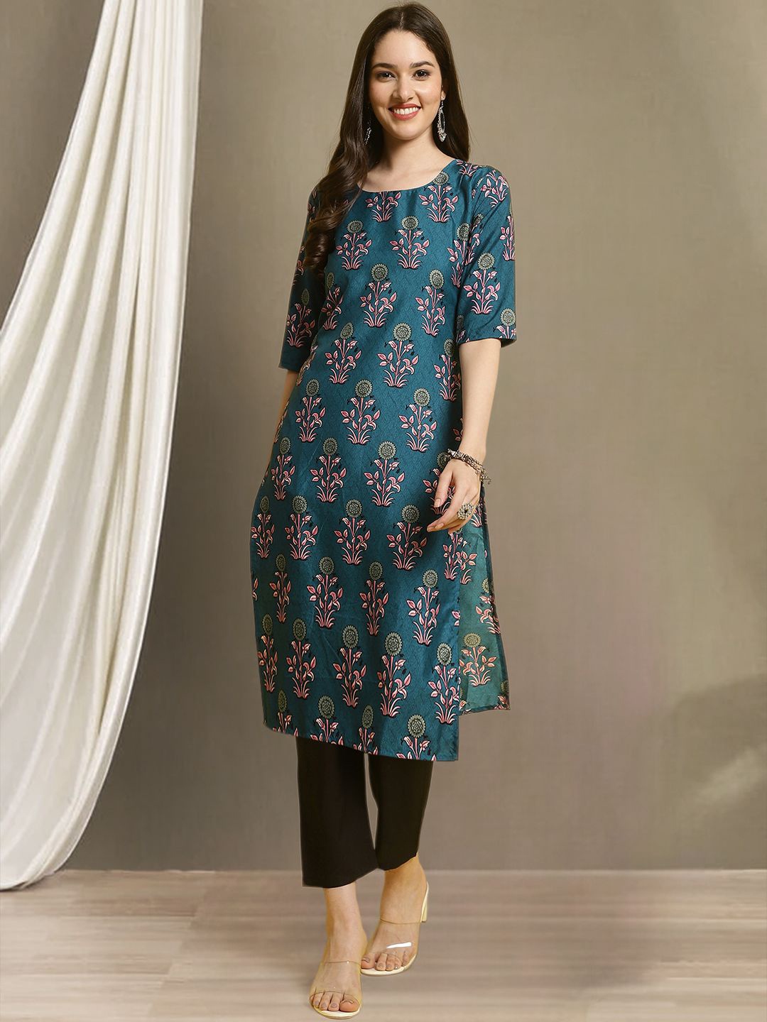 

7Threads Floral Printed Round Neck Straight Kurta with Trousers, Blue