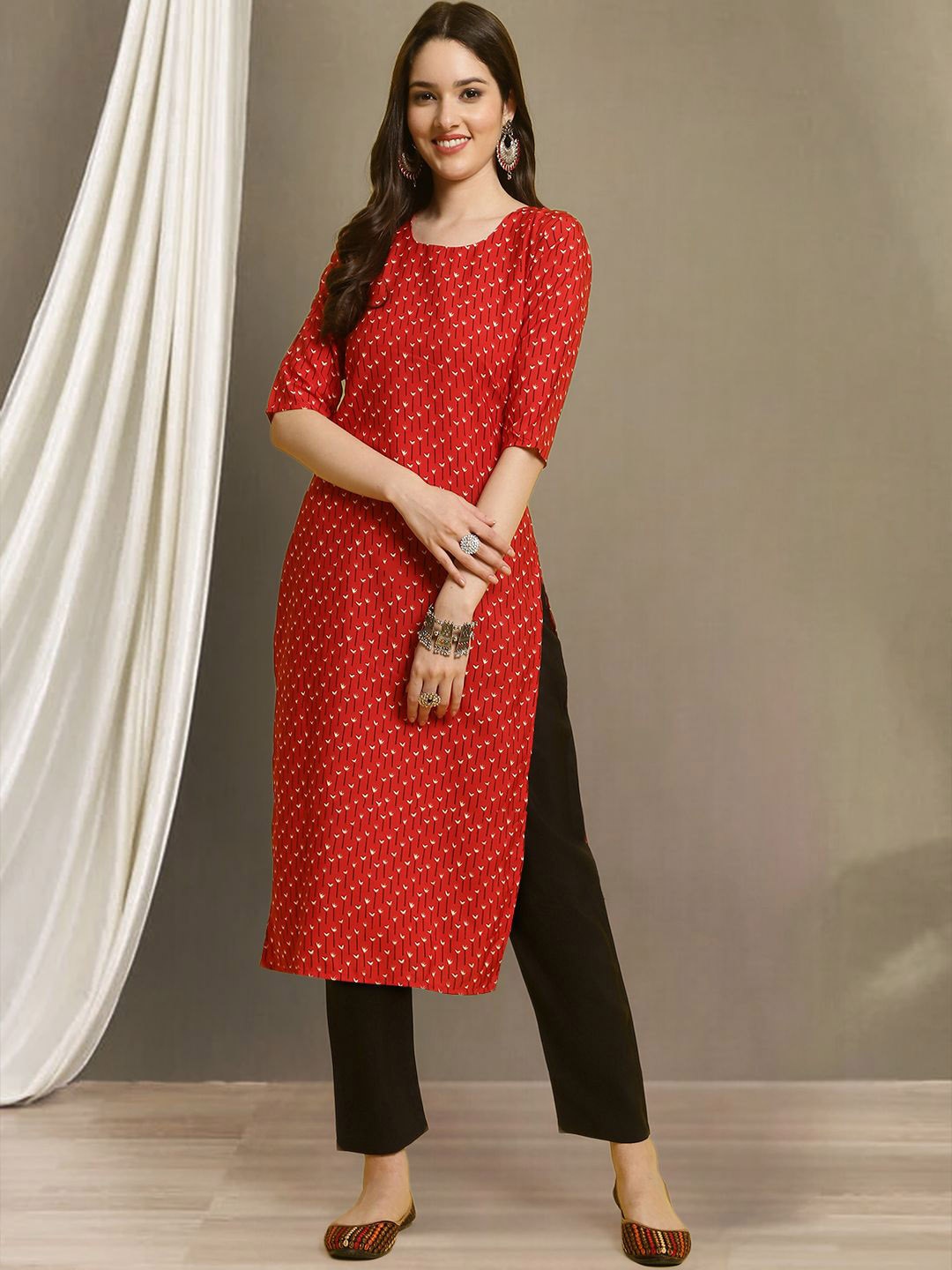 

7Threads Floral Printed Round Neck Straight Kurta with Trousers, Red