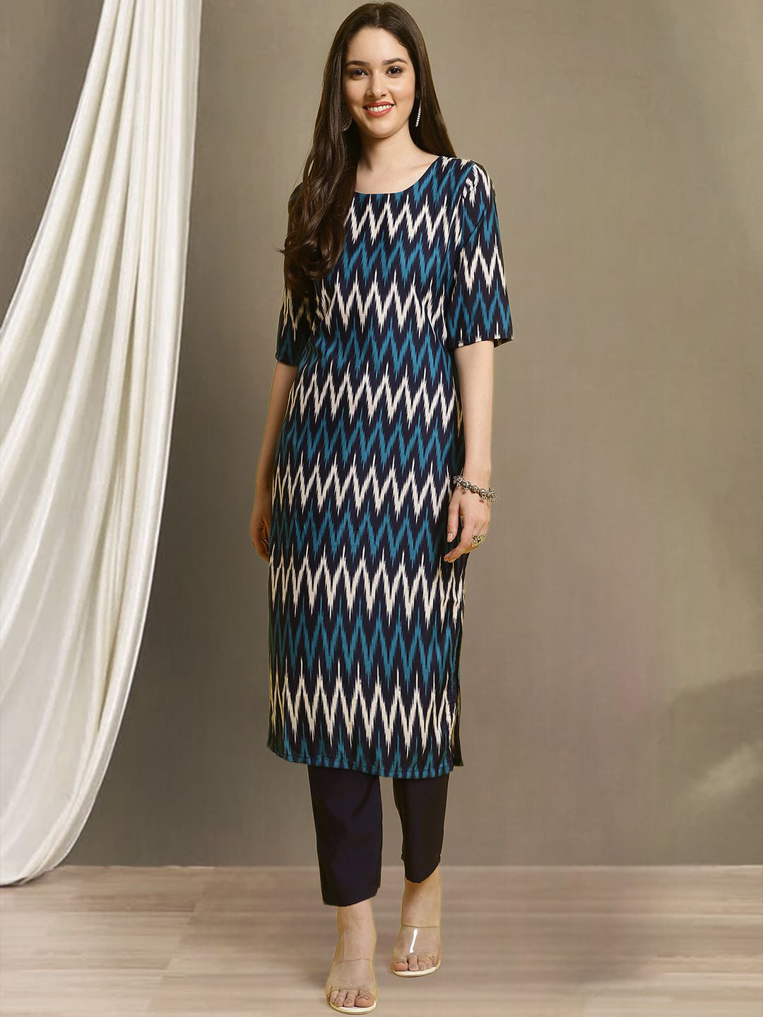 

7Threads Chevron Printed Round Neck Straight Kurta with Trousers, Blue
