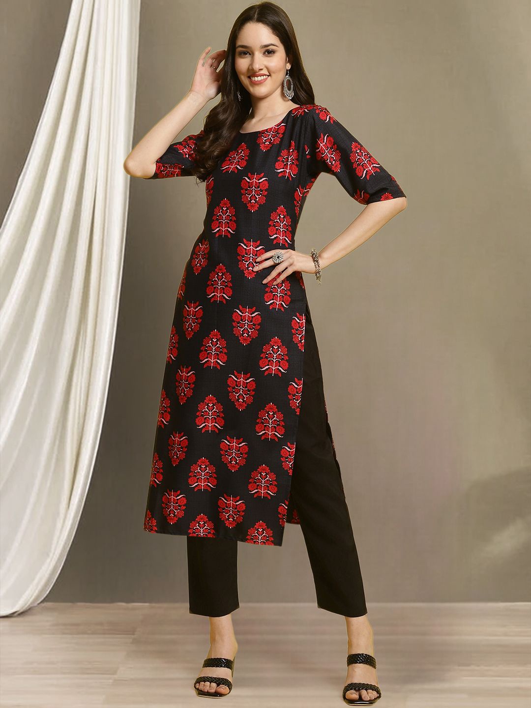

7Threads Floral Printed Round Neck Straight Kurta with Trousers, Navy blue