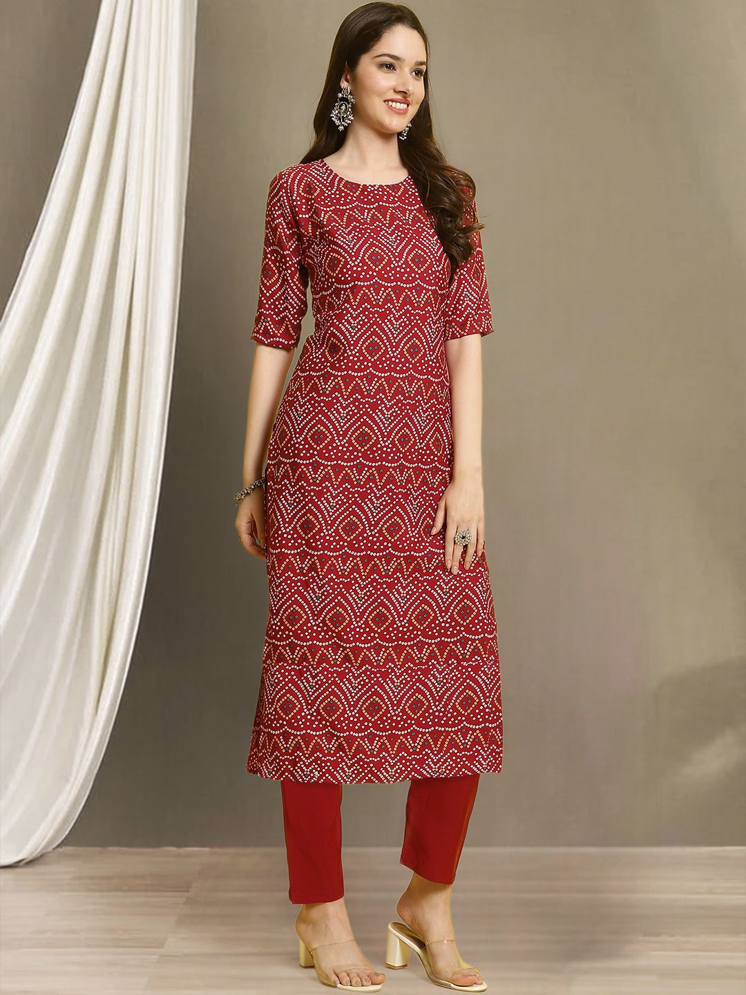 

7Threads Bandhani Printed Round Neck Straight Kurta with Trousers, Maroon