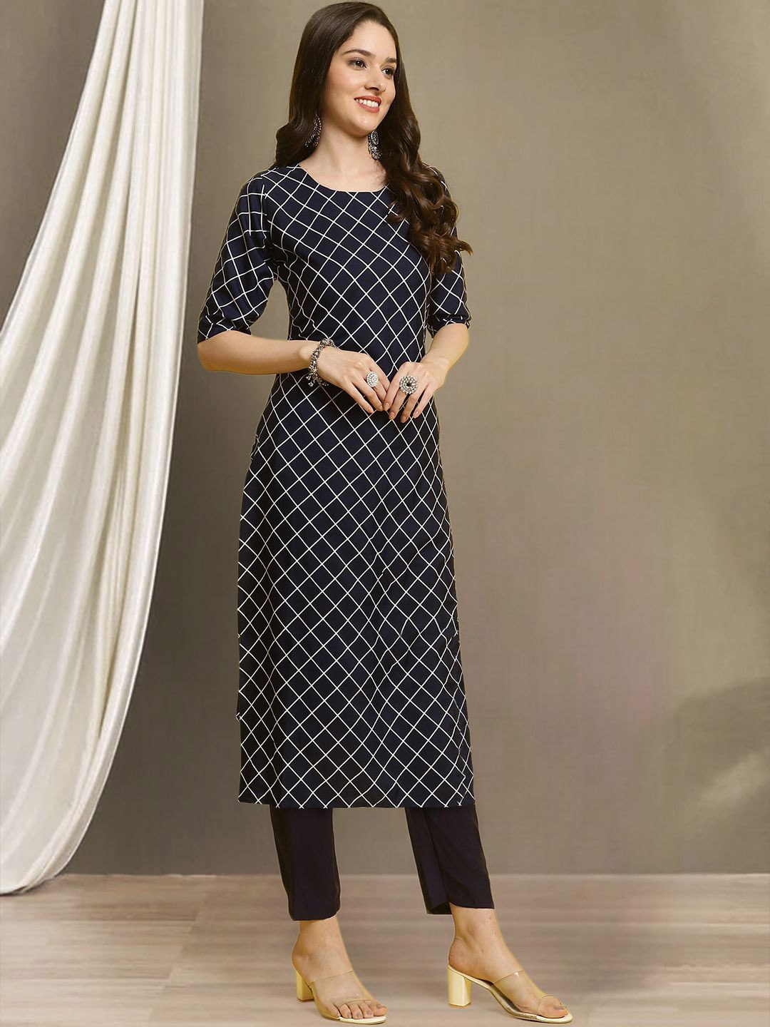 

7Threads Checked Printed Round Neck Straight Kurta with Trousers, Blue
