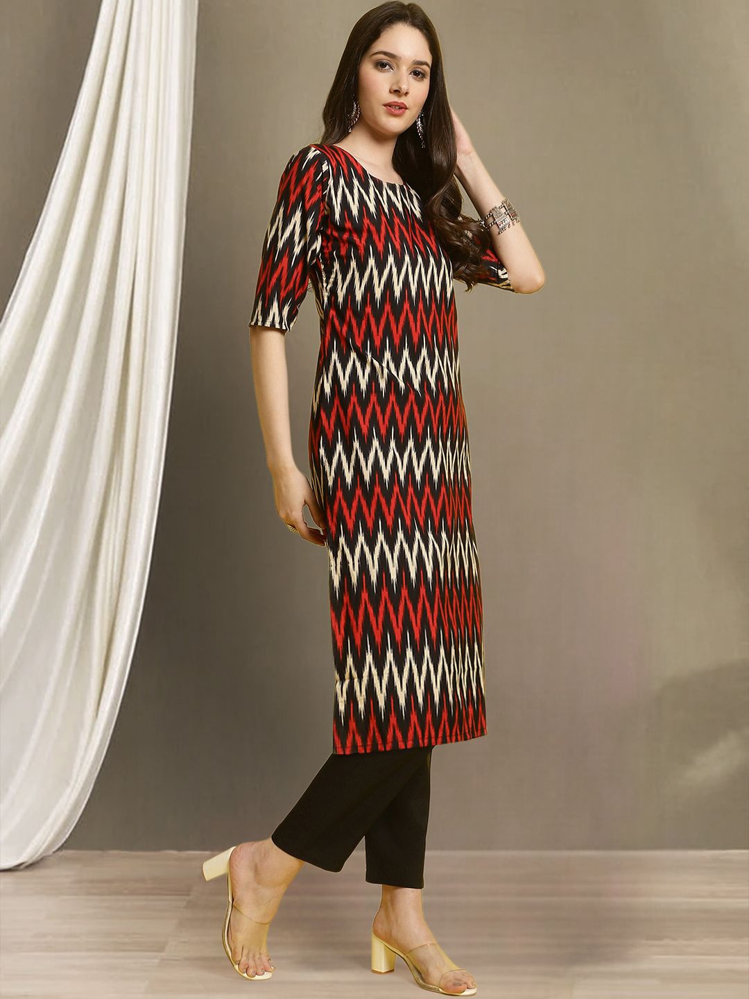 

7Threads Chevron Printed Round Neck Straight Kurta with Trousers, Black