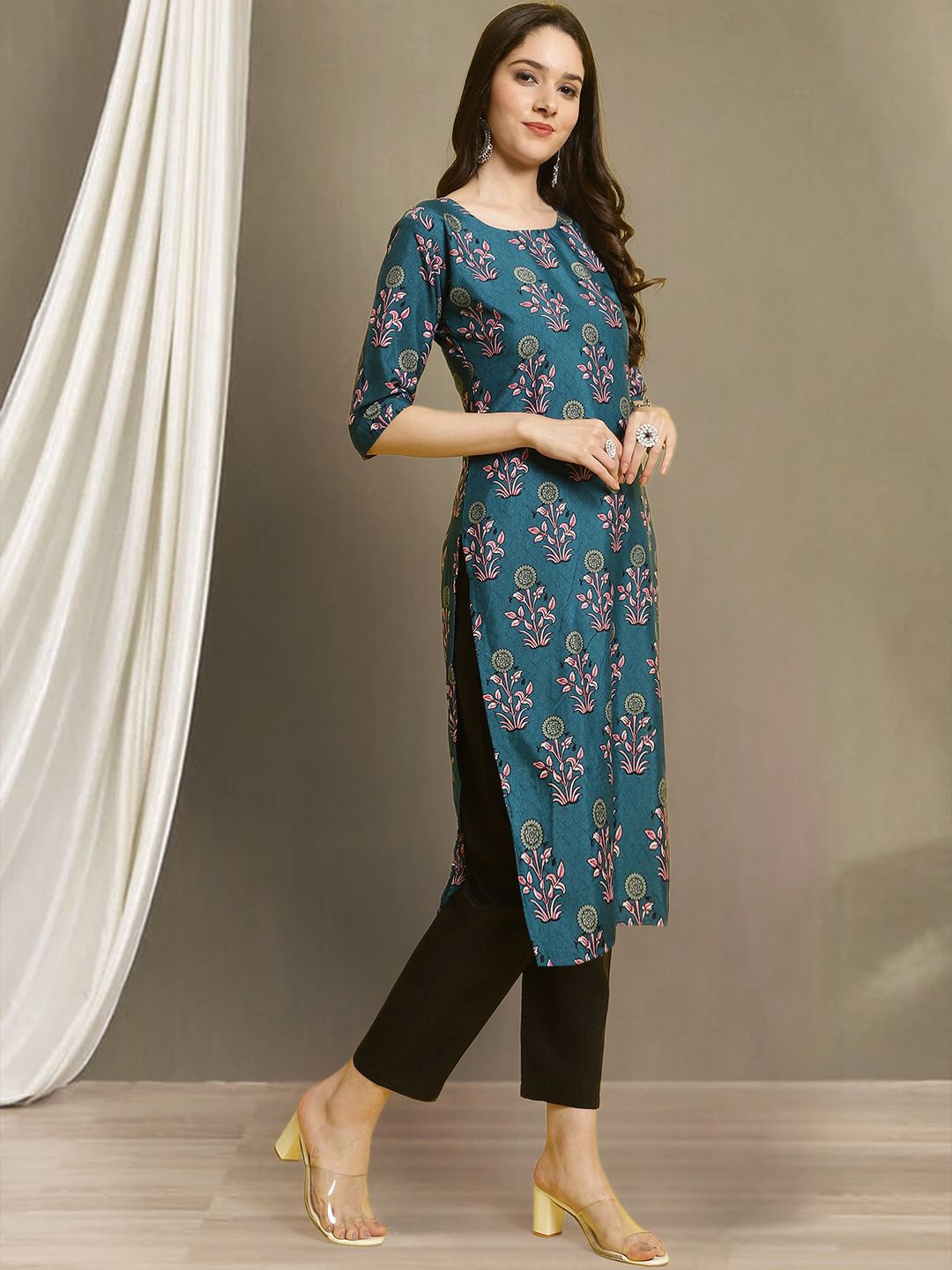 

7Threads Floral Printed Round Neck Straight Kurta with Trousers, Blue