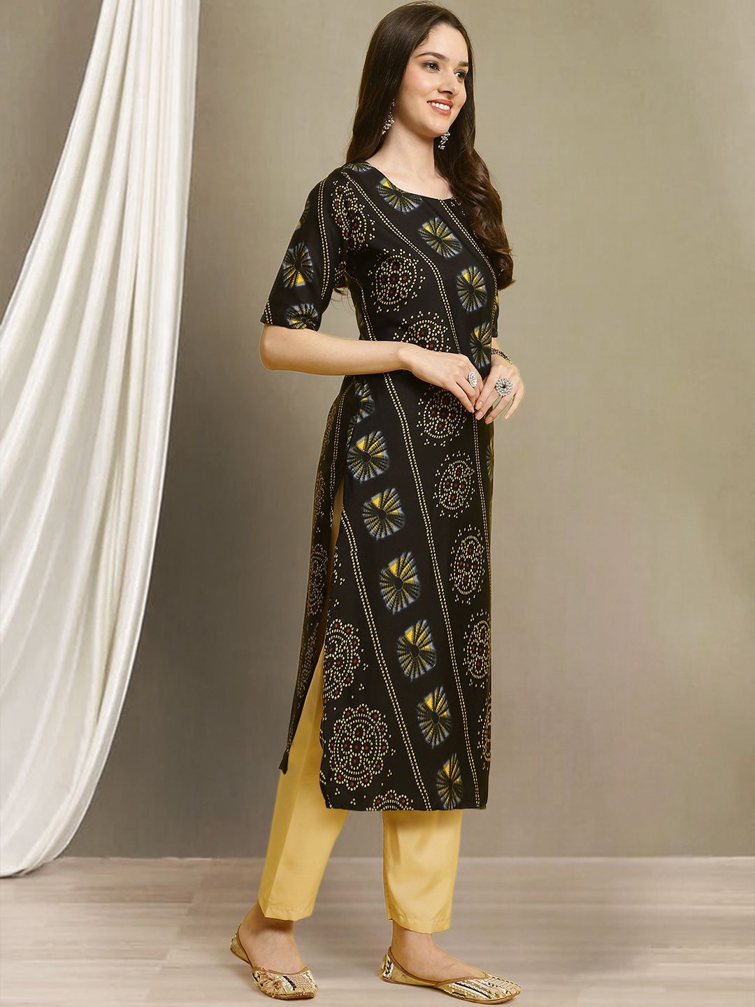 

7Threads Bandhani Printed Round Neck Straight Kurta with Trousers, Black