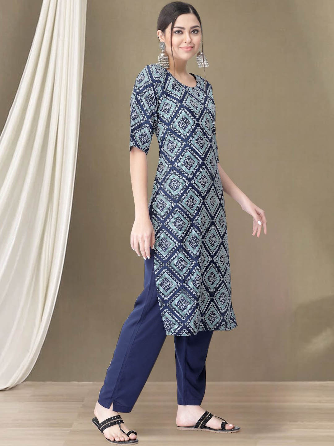 

7Threads Geometric Printed Round Neck Straight Kurta with Trousers, Blue