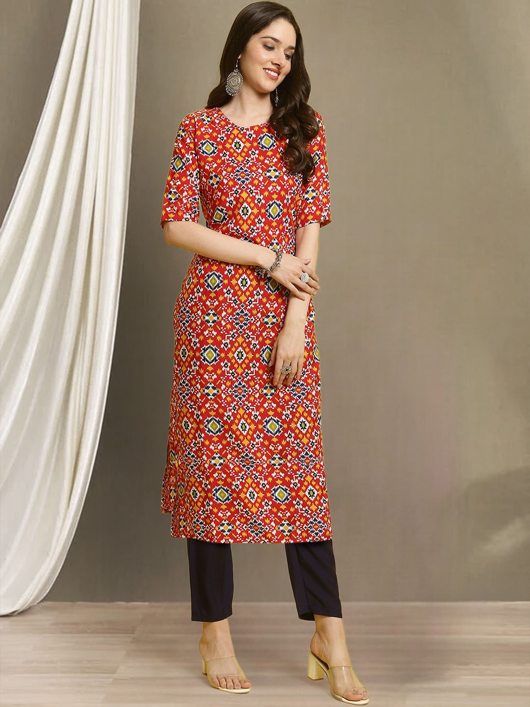 

7Threads Geometric Printed Round Neck Straight Kurta with Trousers, Red