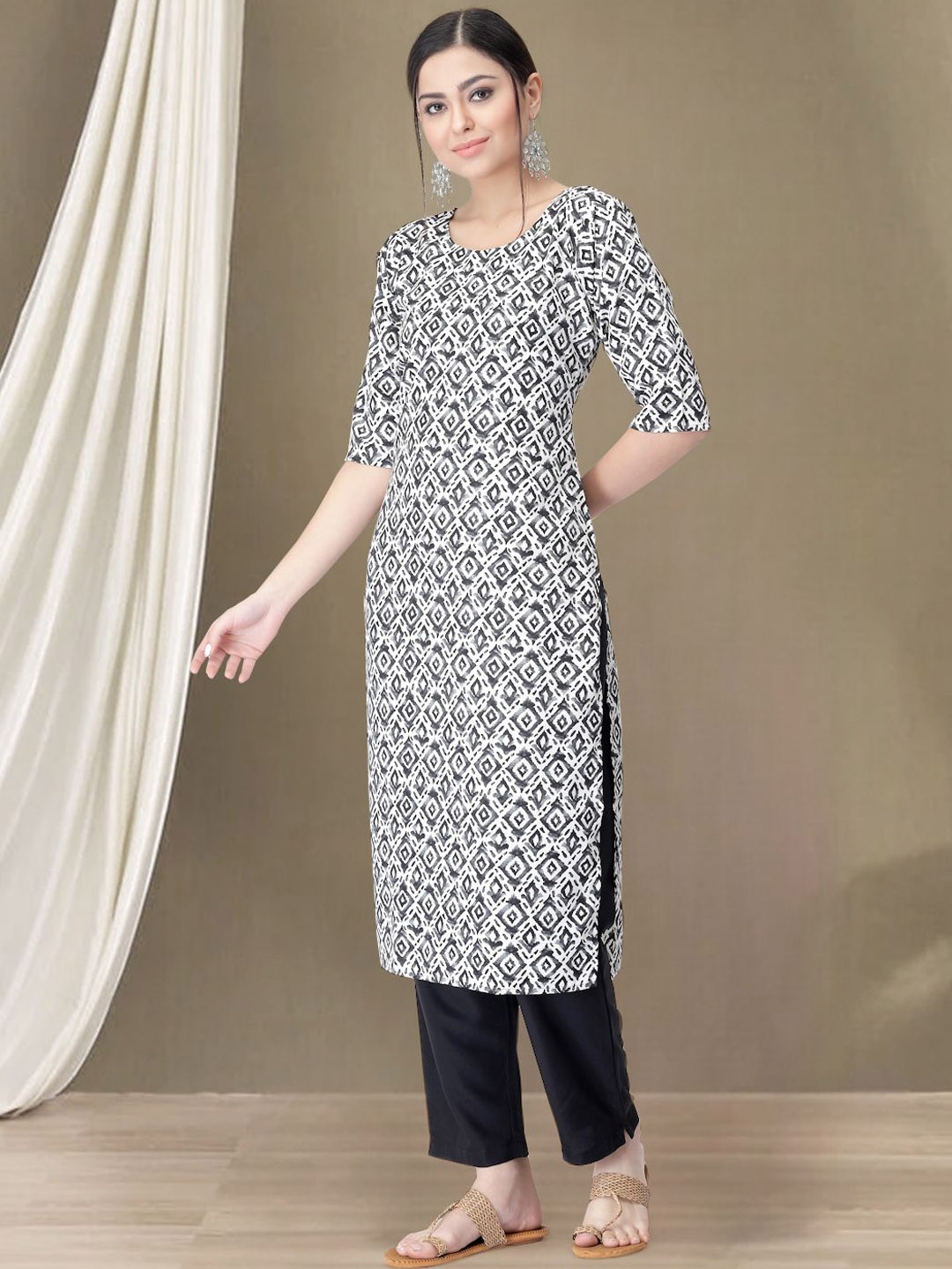 

7Threads Geometric Printed Round Neck Straight Kurta with Trousers, White