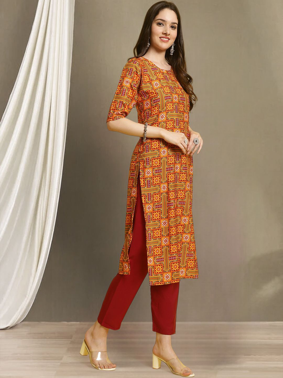 

7Threads Geometric Printed Round Neck Straight Kurta With Trousers, Yellow