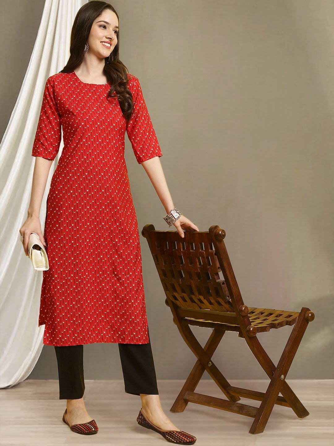 

7Threads Floral Printed Round Neck Straight Kurta with Trousers, Red