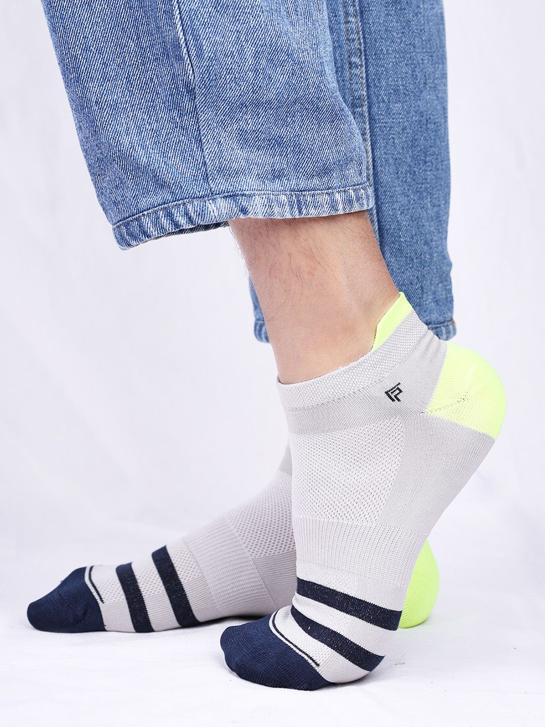 

FOOTPRINTS Unisex Patterned Ankle-Length Socks, Grey