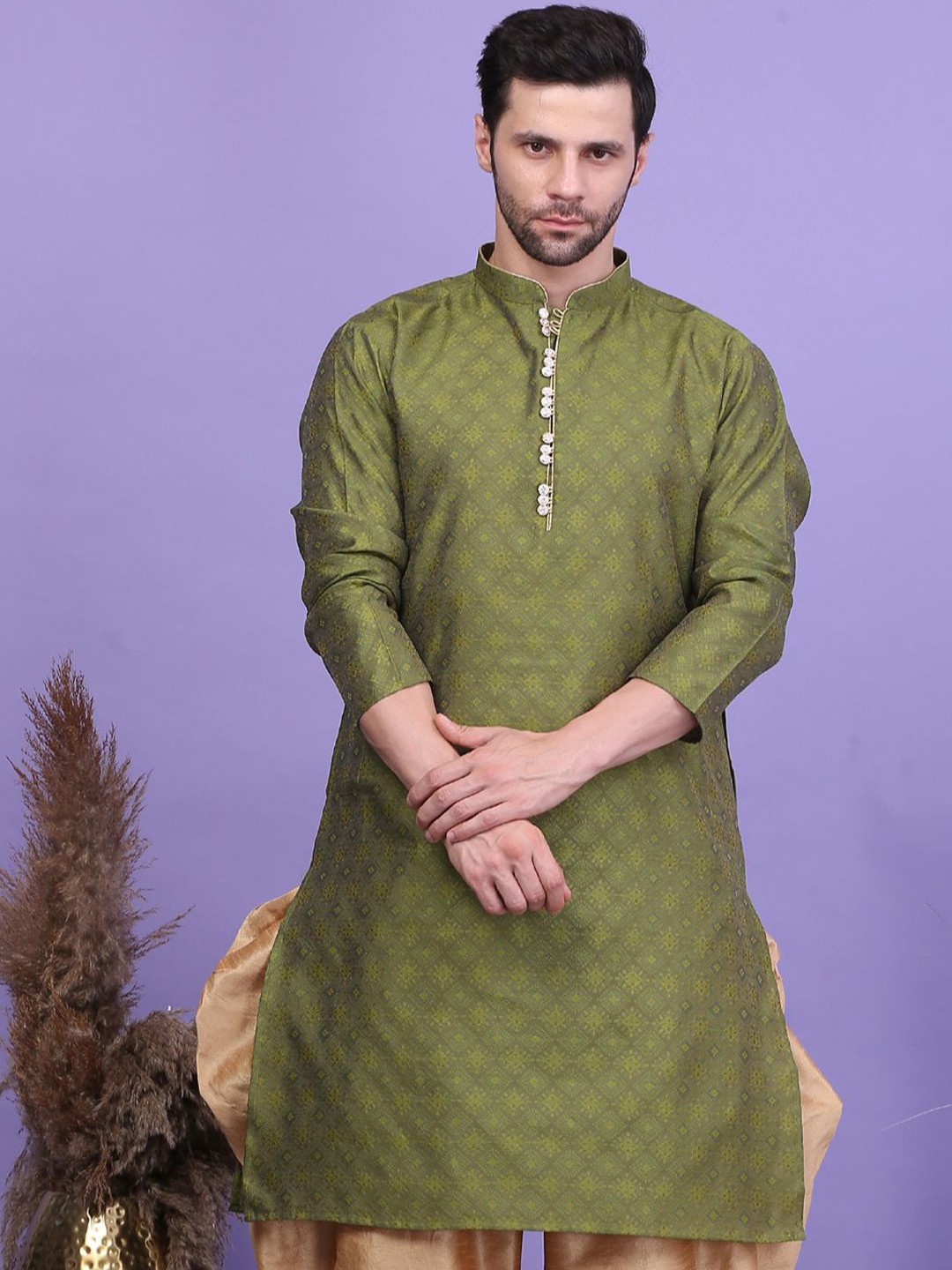 

Larwa Ethnic Motifs Woven Design Mandarin Collar Jacquard Kurta, Green