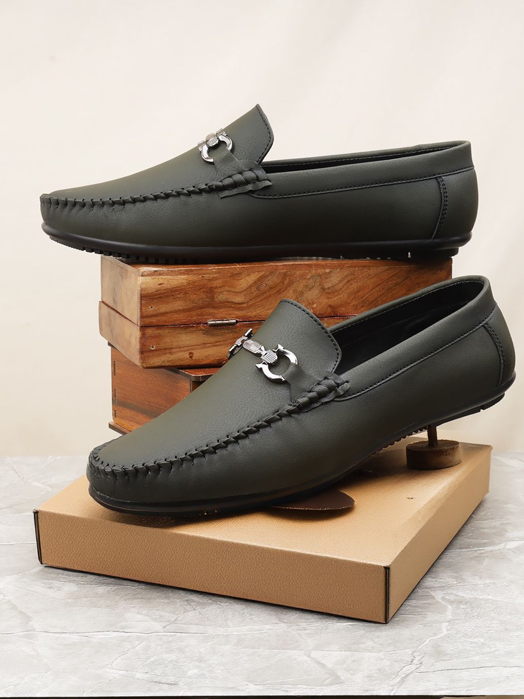 

HERE&NOW Men Round Toe Loafers, Olive