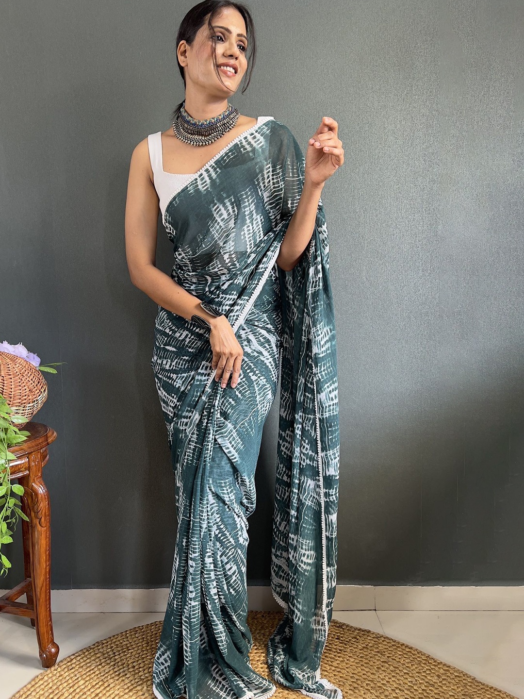 

Sidhidata Tie and Dye Pure Georgette Ready to Wear Saree, Blue