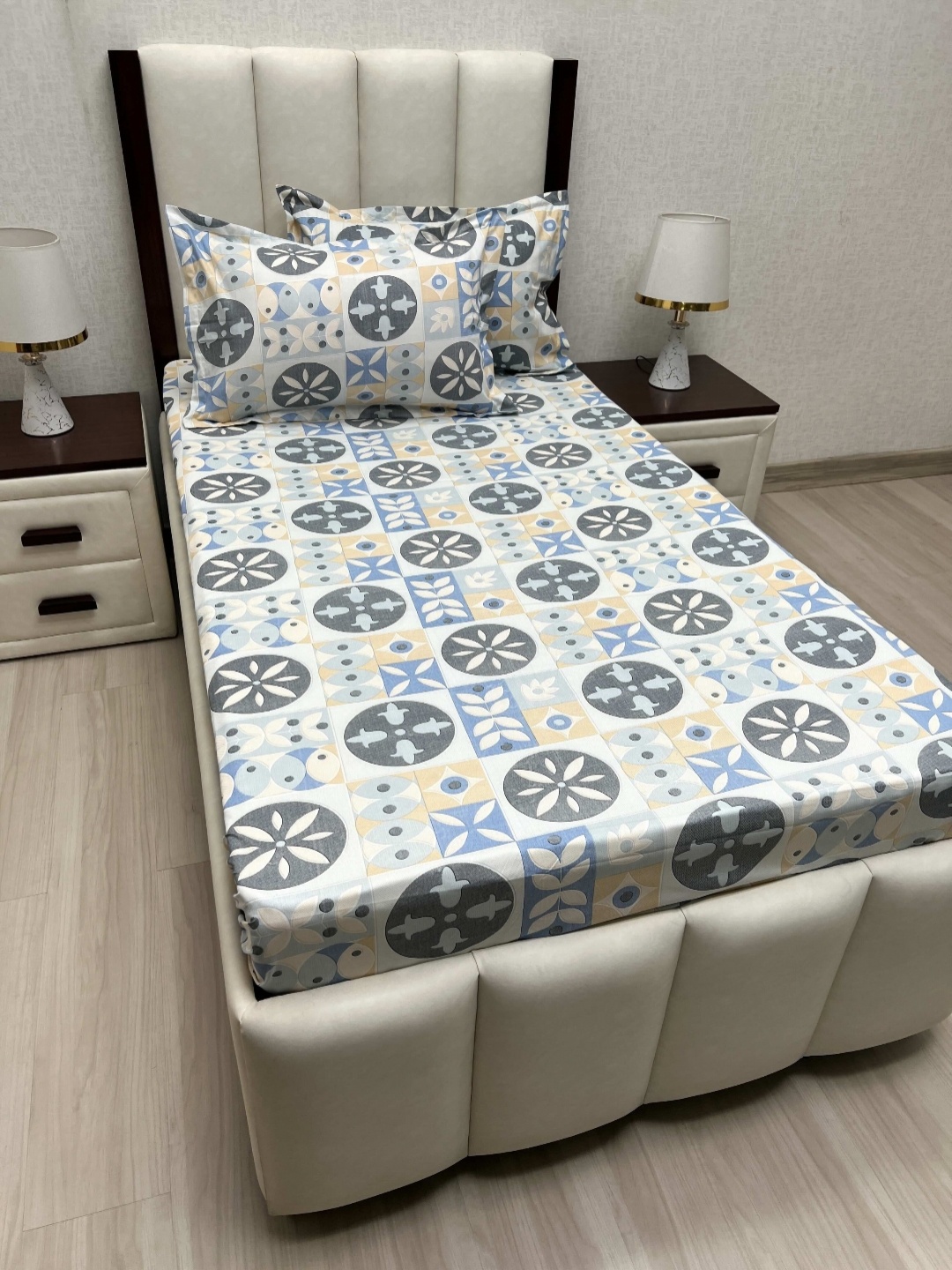 

Pure Decor Lounge Blue Printed Pure Cotton 260 TC Single Bedsheet Set 2.36 x 1.73m