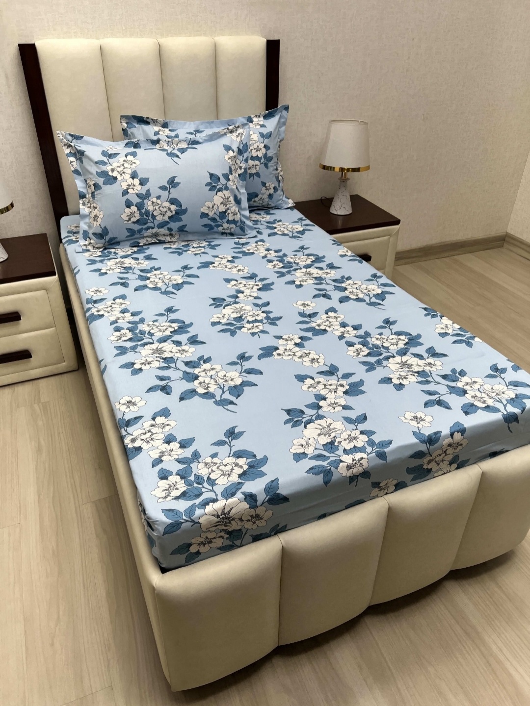 

Pure Decor Lounge Blue Printed Pure Cotton 260 TC Single Bedsheet Set 1.73 m x 2.36 m